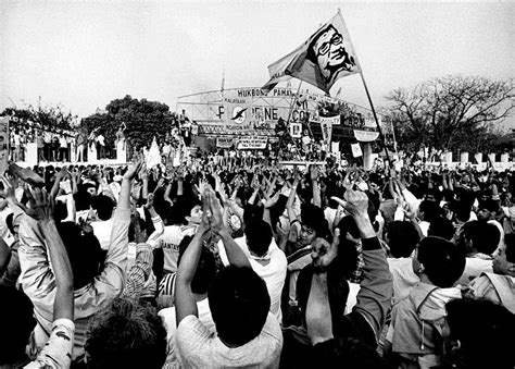 1986 EDSA Devrimi: Filipinler'de Demokrasi İçin Bir Çıktı ve Marcos Rejimi'nin Sonu