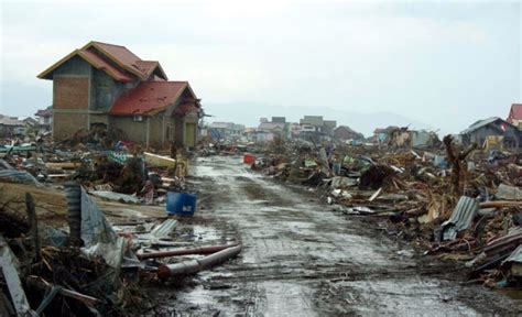 2004 Hint Tsunami: Güneydoğu Asya'da Bir Felaket ve Küresel Dayanışmanın Görkemli Gösterisi