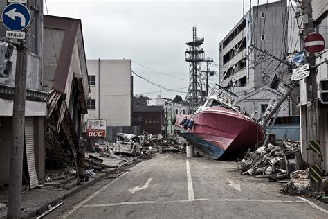  2011 Tohoku Depremi ve Nükleer Kazası: Japonya'nın Modern Tarihini Sarsan Bir Olay