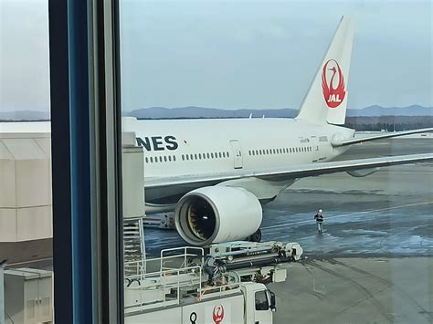 飛行機 新千歳 羽田 空の旅と地上の風景の交差点