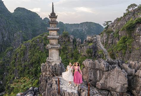 Hoa Lu Citadel's Establishment: An Emblem of Early Vietnamese Dynastic Power and Architectural Ingenuity