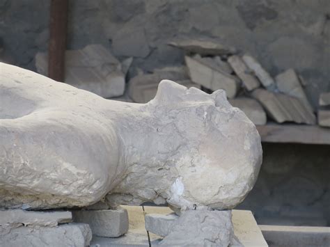 Pompeii Yıkımı: Antik Roma'nın Şahane Bir Kahramanının Çöküşü ve Volkanik Kâbusun Anatomisi