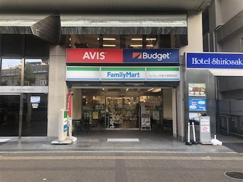 レンタカー 東大阪: 都市の移動手段と地方の風景