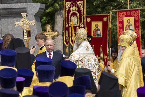 Vladimir'ın Hristiyanlığı Kabul Etmesi: 10. Yüzyıl Rusya'sında Dinsel ve Siyasi Bir Dönüm Noktası